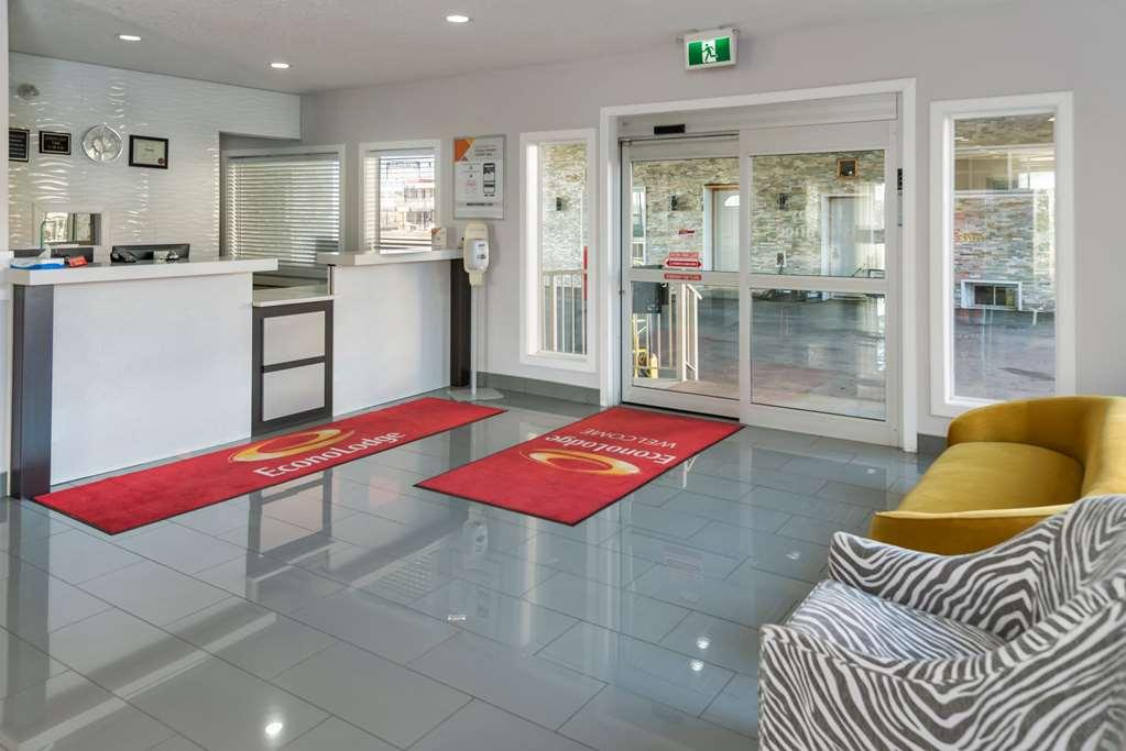 Econo Lodge Inn & Suites Medicine Hat Interior foto