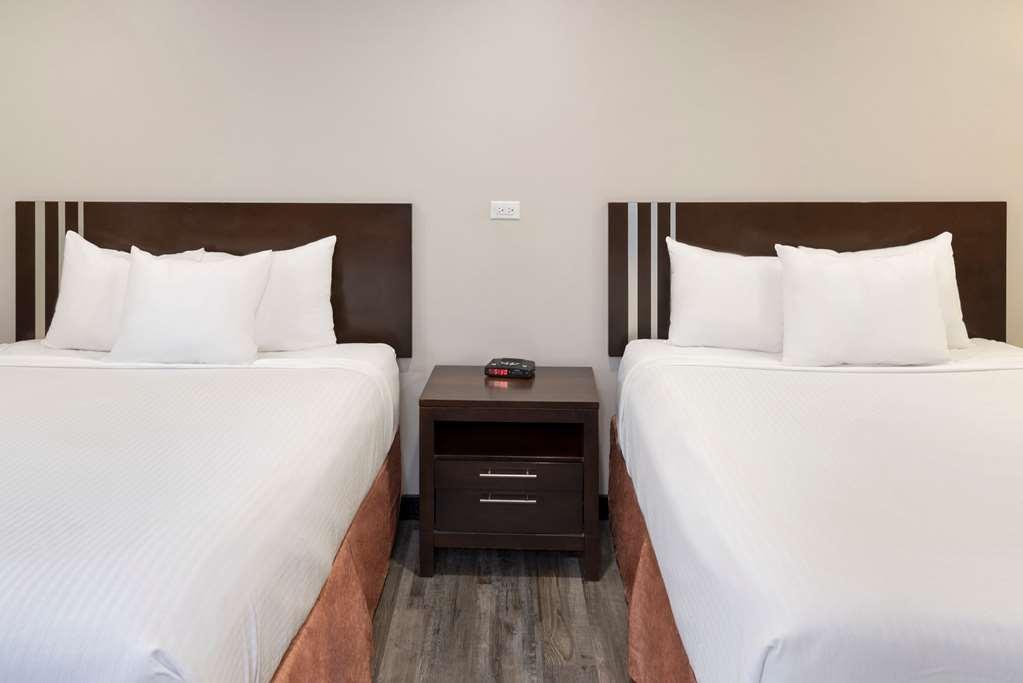 Econo Lodge Inn & Suites Medicine Hat Quarto foto