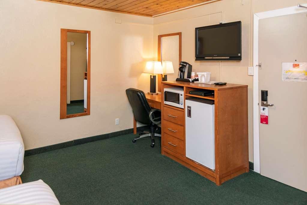 Econo Lodge Inn & Suites Medicine Hat Quarto foto