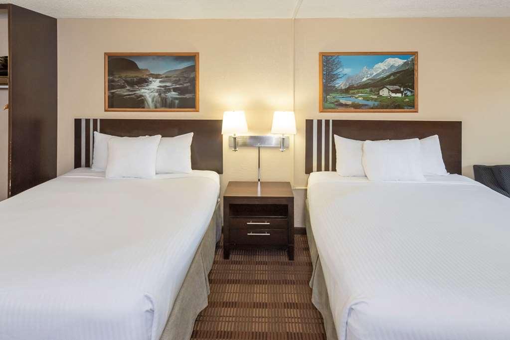 Econo Lodge Inn & Suites Medicine Hat Quarto foto